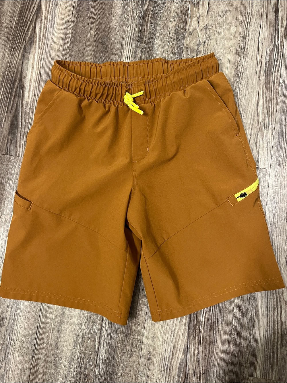 Boys All in Motion shorts Medium 8/10